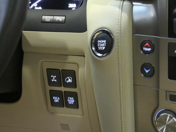 Lexus LX Premium, 5.7 л, АТ, 2012 фото 18