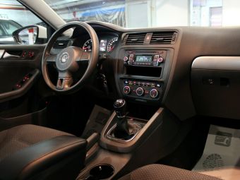 Volkswagen Jetta, 1.6 л, МКПП, 2012 фото 2