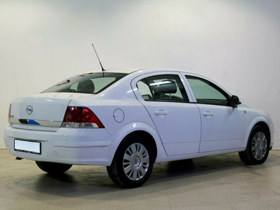 Opel Astra, 1.6 л, Робот, 2012 фото 5