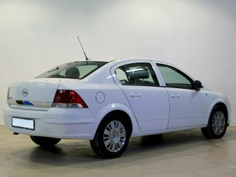 Opel Astra, 1.6 л, РКПП, 2012 фото 5