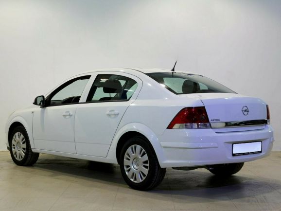 Opel Astra, 1.6 л, Робот, 2012 фото 6