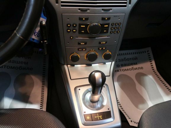 Opel Astra, 1.6 л, Робот, 2012 фото 11