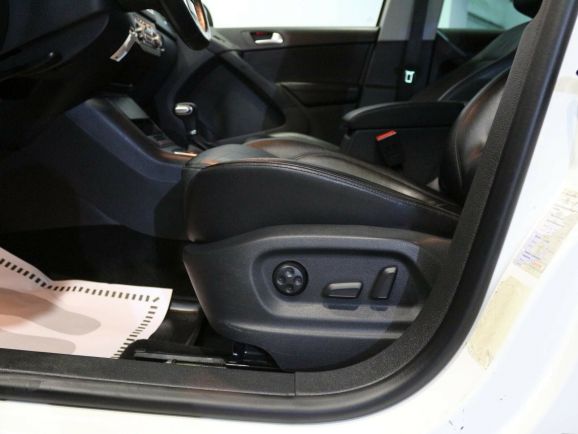 Volkswagen Tiguan, 2.0 л, АТ, 2011 фото 2