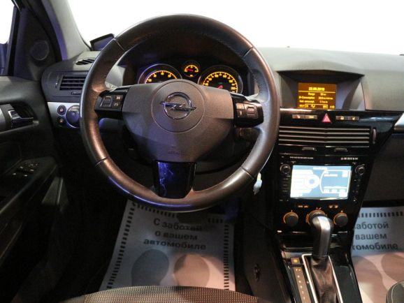 Opel Astra, 1.8 л, АТ, 2011 фото 2