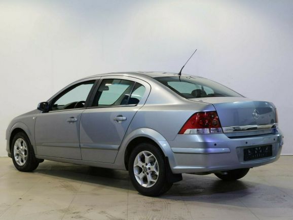 Opel Astra, 1.8 л, МТ, 2012 фото 6