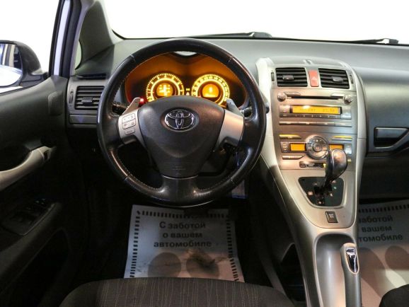 Toyota Auris, 1.6 л, Робот, 2009 фото 2