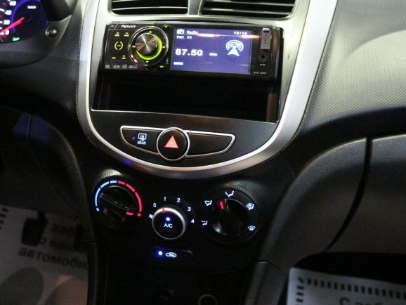 Hyundai Solaris, 1.6 л, МТ, 2012 фото 1