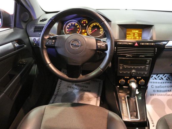 Opel Astra, 1.8 л, АТ, 2009 фото 1