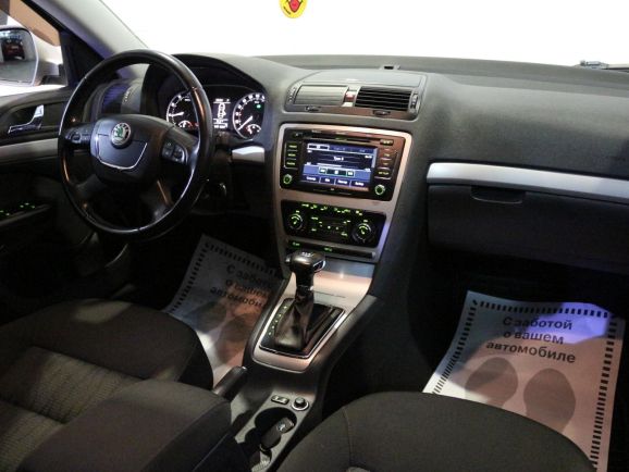 Skoda Octavia, 1.8 л, Робот, 2011 фото 7