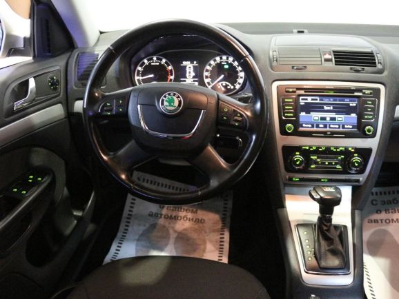 Skoda Octavia, 1.8 л, Робот, 2011 фото 2