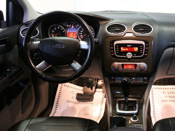 Ford Focus Ghia, 2.0 л, АТ, 2010 фото 2