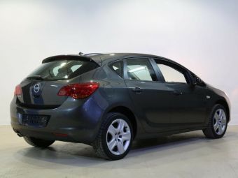 Opel Astra, 1.4 л, АКПП, 2011 фото 5