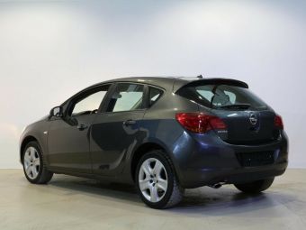 Opel Astra, 1.4 л, АКПП, 2011 фото 6