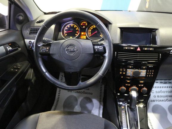 Opel Astra, 1.8 л, АТ, 2010 фото 2