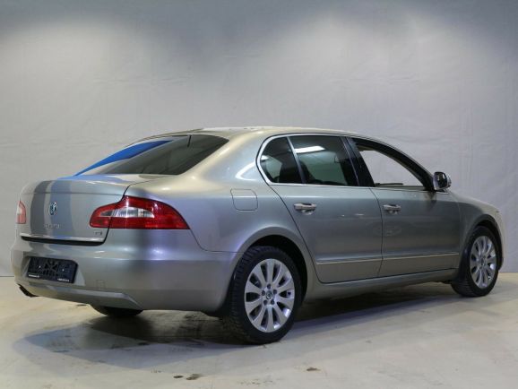 Skoda Superb, 1.8 л, Робот, 2011 фото 5