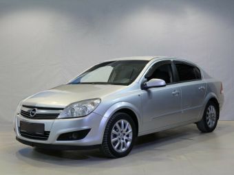 Opel Astra, 1.8 л, АКПП, 2011 фото 3