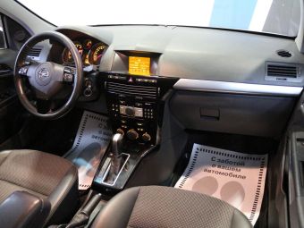 Opel Astra, 1.8 л, АКПП, 2011 фото 7