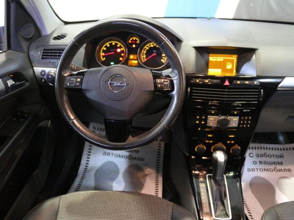 Opel Astra, 1.8 л, АТ, 2012 фото 2