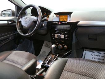 Opel Astra, 1.8 л, АКПП, 2011 фото 2