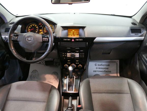 Opel Astra, 1.8 л, АТ, 2011 фото 1