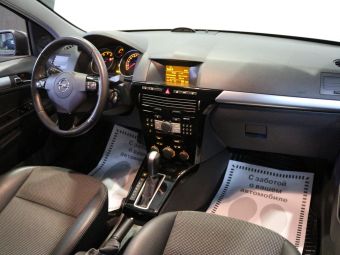 Opel Astra, 1.8 л, АКПП, 2011 фото 7