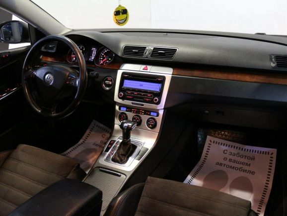 Volkswagen Passat, 1.8 л, Робот, 2009 фото 7