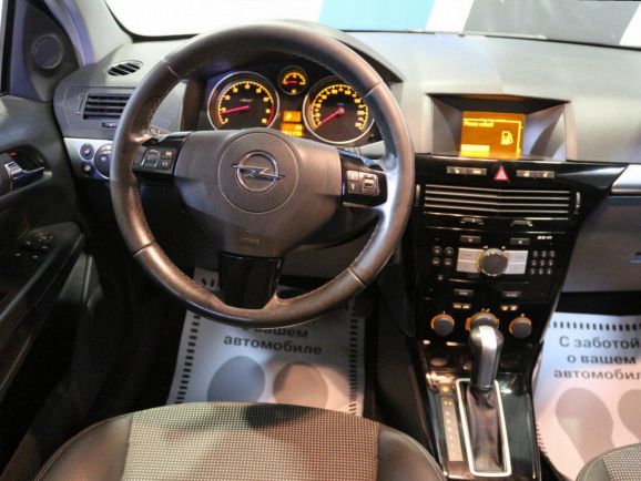 Opel Astra, 1.8 л, АТ, 2010 фото 2