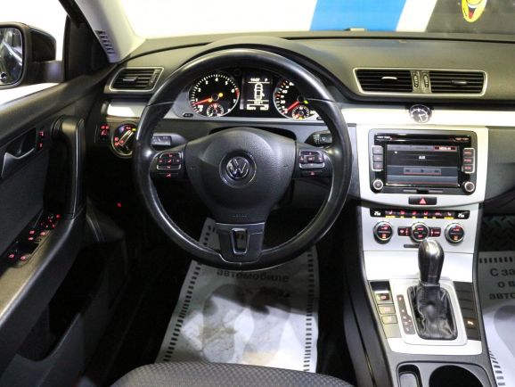 Volkswagen Passat, 1.4 л, Робот, 2011 фото 2