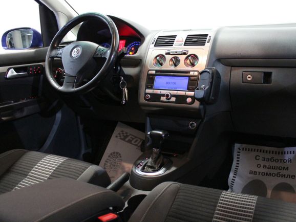 Volkswagen Touran, 2.0 л, Робот, 2010 фото 2