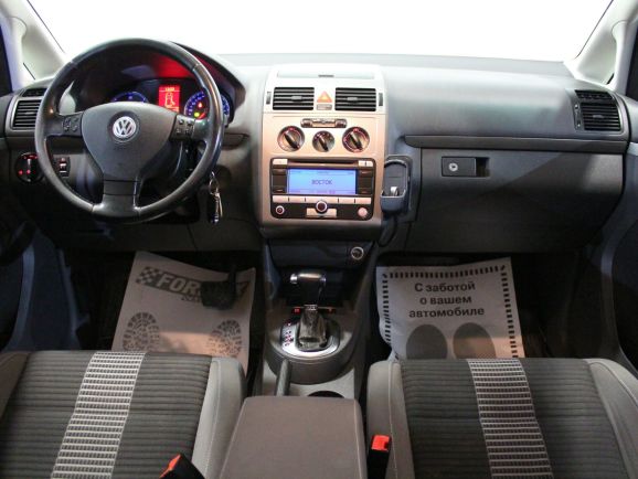 Volkswagen Touran, 2.0 л, Робот, 2010 фото 1