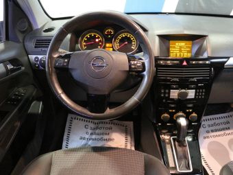 Opel Astra, 1.8 л, АКПП, 2011 фото 2