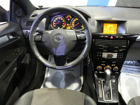 Opel Astra, 1.8 л, АТ, 2012 фото 2