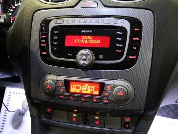 Ford Focus, 1.8 л, МТ, 2010 фото 2