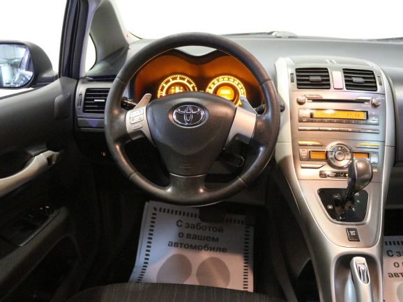 Toyota Auris, 1.6 л, Робот, 2009 фото 9