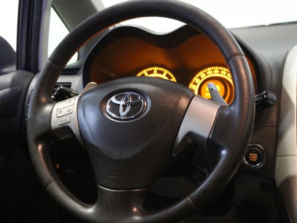Toyota Auris, 1.6 л, Робот, 2009 фото 10