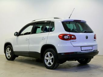 Volkswagen Tiguan, 2.0 л, АКПП, 2010 фото 6