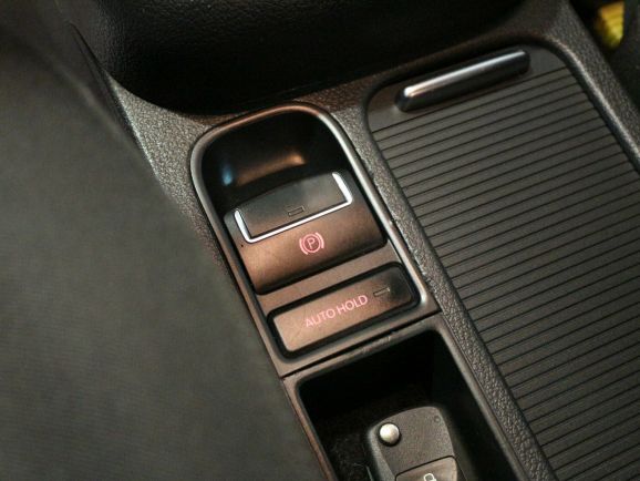 Volkswagen Tiguan, 2.0 л, АТ, 2010 фото 1