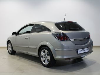 Opel Astra, 1.8 л, АКПП, 2011 фото 6