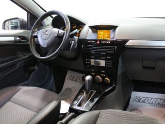 Opel Astra, 1.8 л, АКПП, 2011 фото 2