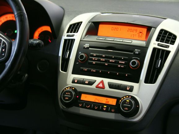 Kia Ceed EX +leather, 1.6 л, АТ, 2009 фото 1