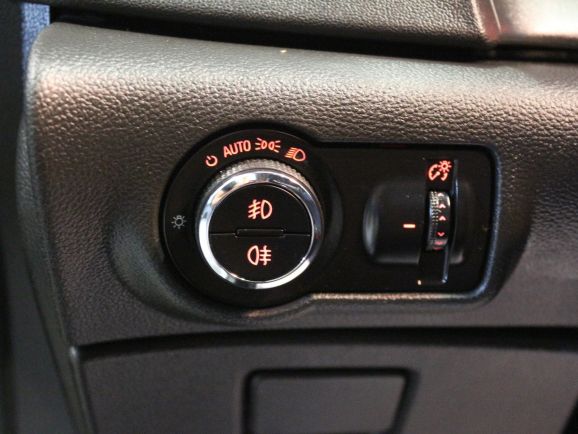 Opel Astra, 1.4 л, АТ, 2011 фото 1