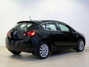 Opel Astra Cosmo, 1.6 л, АКПП, 2011 фото 5