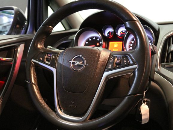 Opel Astra Cosmo, 1.6 л, АТ, 2011 фото 11