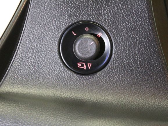 Opel Astra Cosmo, 1.6 л, АТ, 2011 фото 2