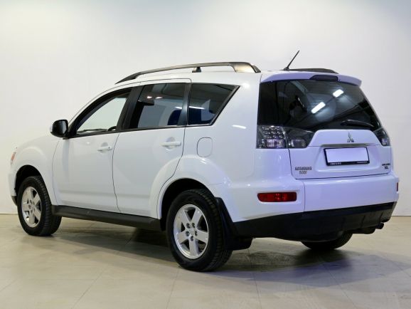 Mitsubishi Outlander Intense, 2.0 л, Вариатор, 2011 фото 6