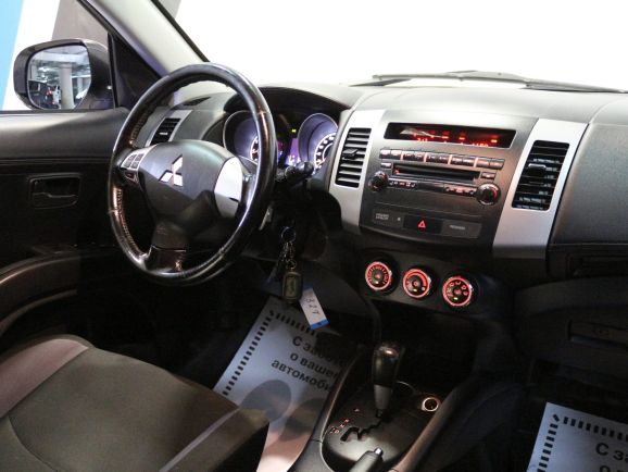 Mitsubishi Outlander Intense, 2.0 л, Вариатор, 2011 фото 7