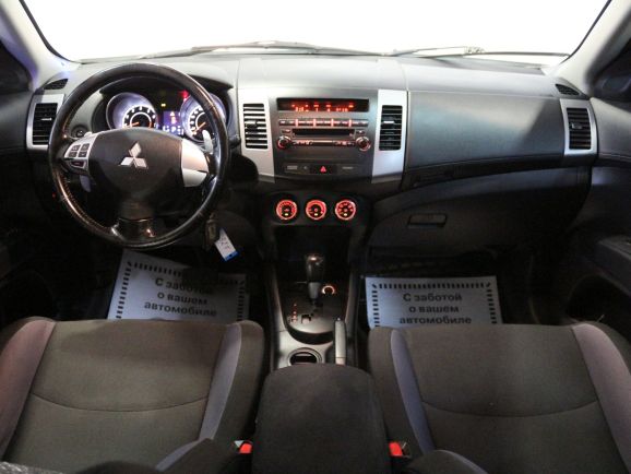 Mitsubishi Outlander Intense, 2.0 л, Вариатор, 2011 фото 8