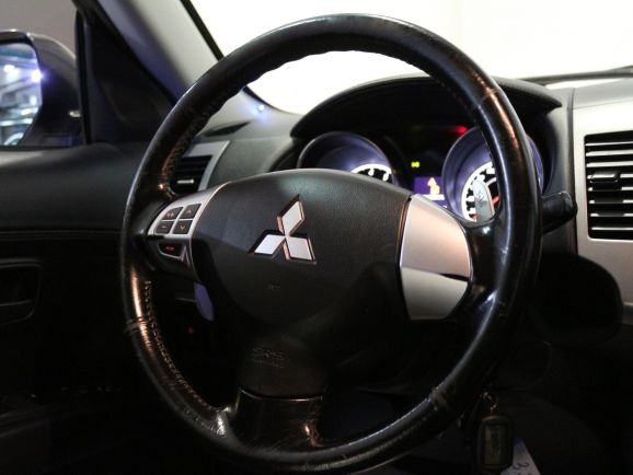 Mitsubishi Outlander Intense, 2.0 л, Вариатор, 2011 фото 10
