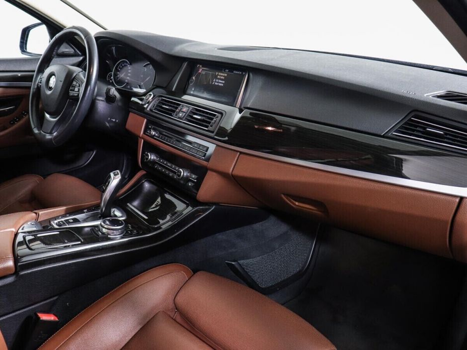 BMW 5 серии, 3.0 л, АТ, 2016 фото 9