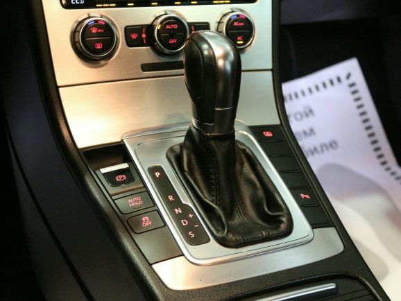 Volkswagen Passat Comfortline, 1.8 л, Робот, 2012 фото 11